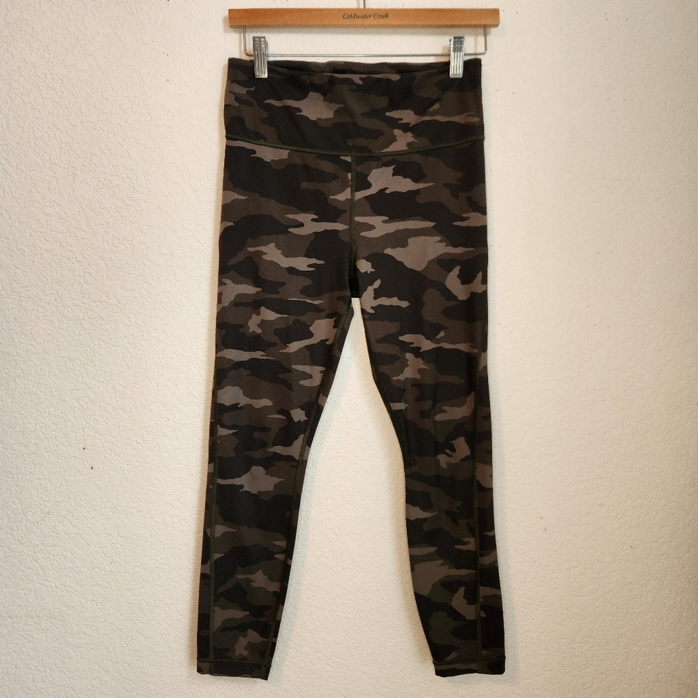 Athleta Ultimate Stash Pocket 7/8 Tight Camouflage Leggings 531773-01, Size S